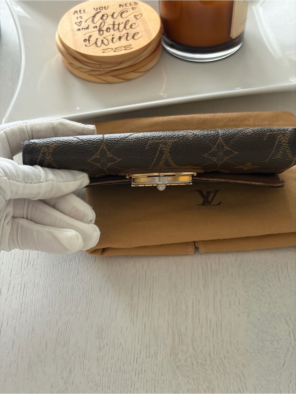 Louis Vuitton Monogram Etoile
Portefeiulle Sarah Wallet - Picture 6 of 15